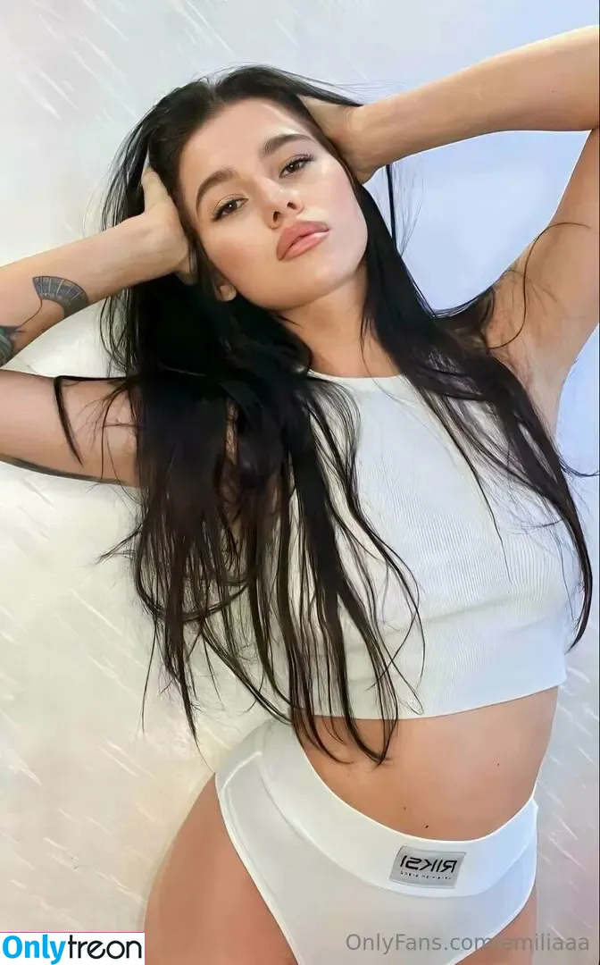 EmiliAAA nude photo #0031 (EmiliAAA)