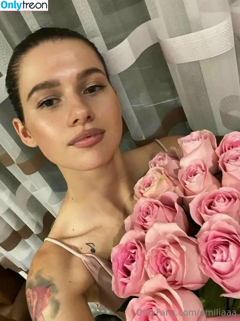 EmiliAAA nude photo #0040 (EmiliAAA)