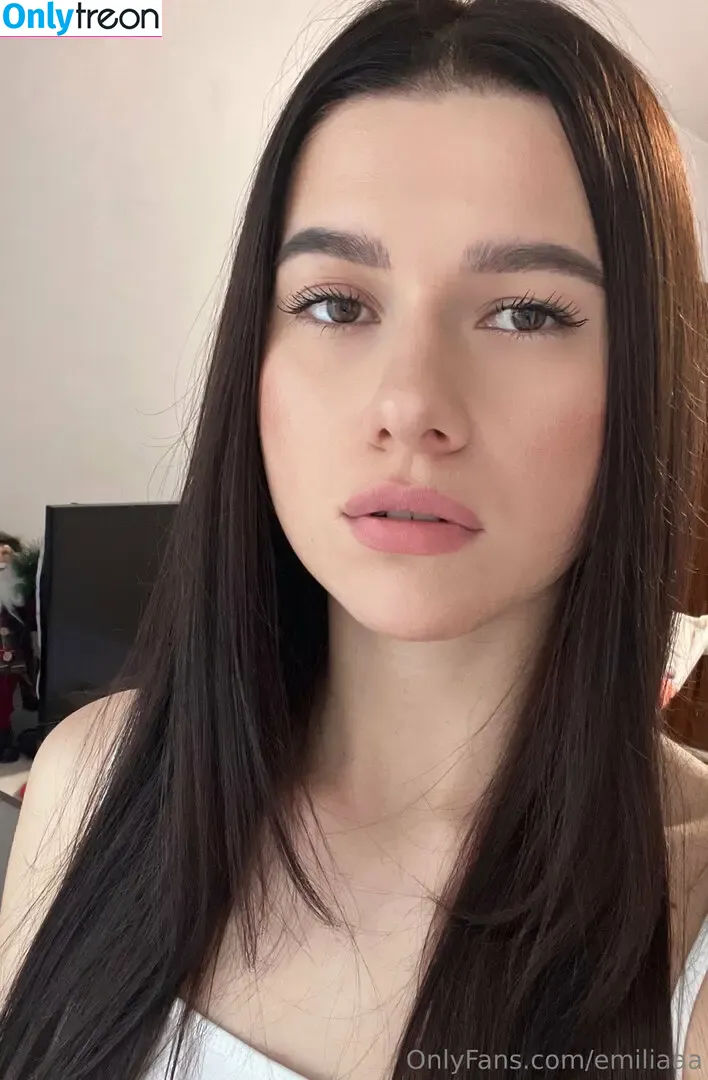 EmiliAAA nude photo #0111 (EmiliAAA)