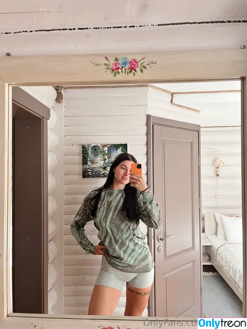 EmiliAAA nude photo #0122 (EmiliAAA)