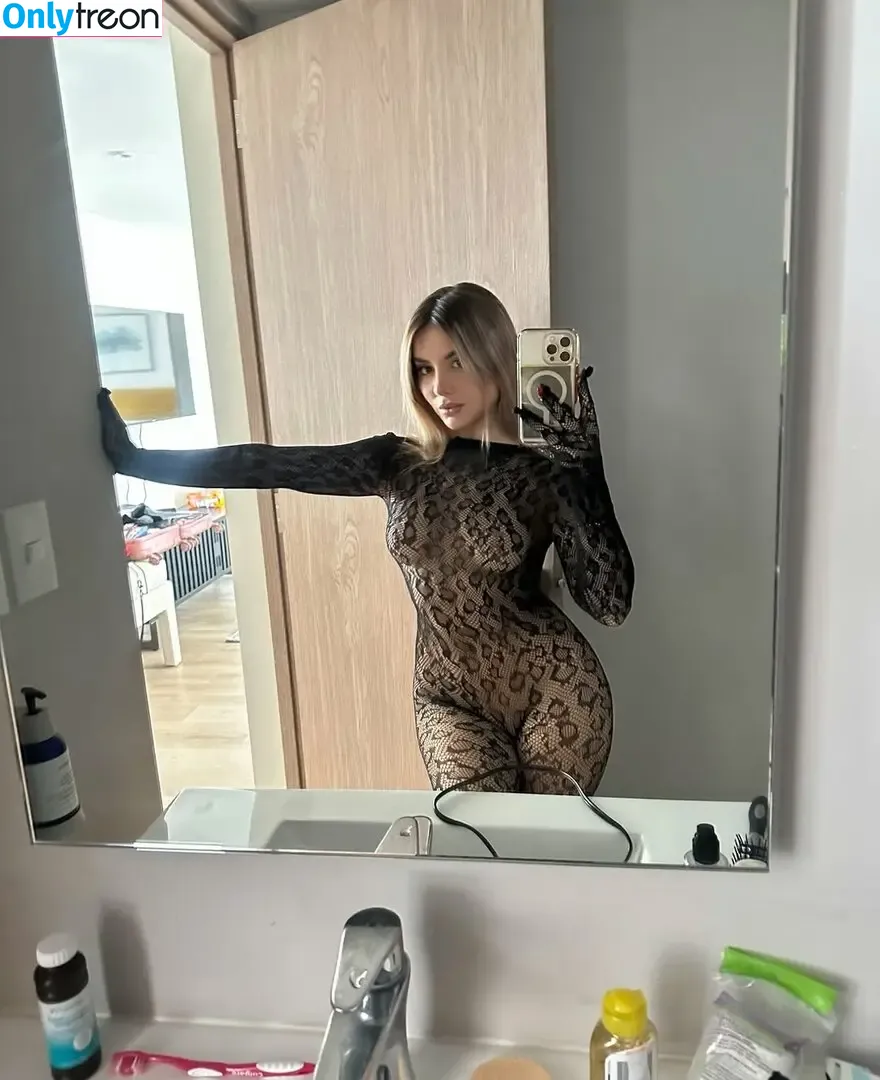 Emiliana Duclos nude photo #0013 (Callmeemily / EmilianaDuclos)