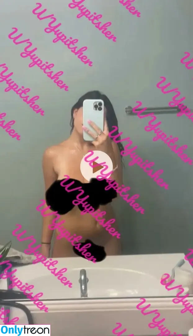 emilieerusso nude photo #0002 (emilierrusso)