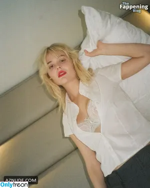 Emily Alyn Lind / emilylind nude photo #0158