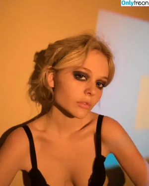 Emily Alyn Lind / emilylind nude photo #0163