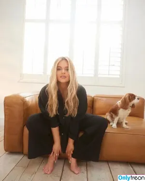 Emily Atack / emilyatack nude photo #0322