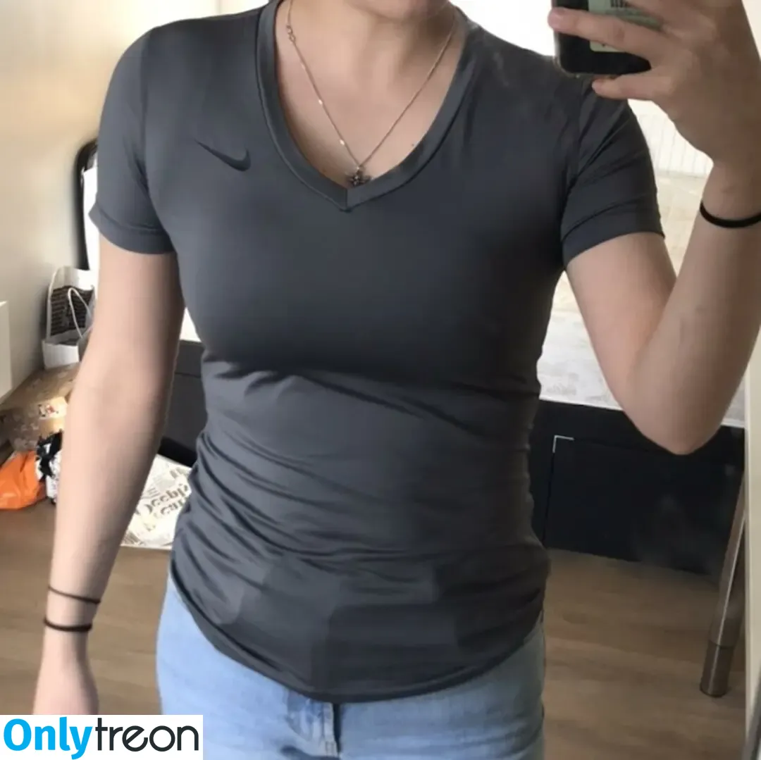 Emily Barrett nude photo #0002 (emilyabarrett)