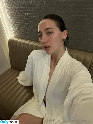 Emily Berryy / EmilyyInfinity / emily_berryy nude photo #0133