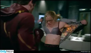 Emily Bett Rickards / emilybett nude photo #0147