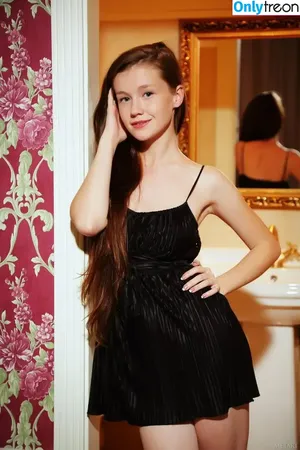 Emily Bloom / emilybloomshow / theemilybloom nude photo #3180