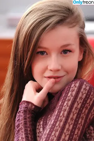 Emily Bloom / emilybloomshow / theemilybloom nude photo #3421