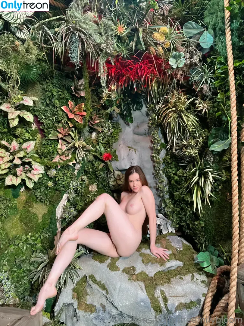 Emily Bloom nude photo #3393 (emilybloomshow / theemilybloom)