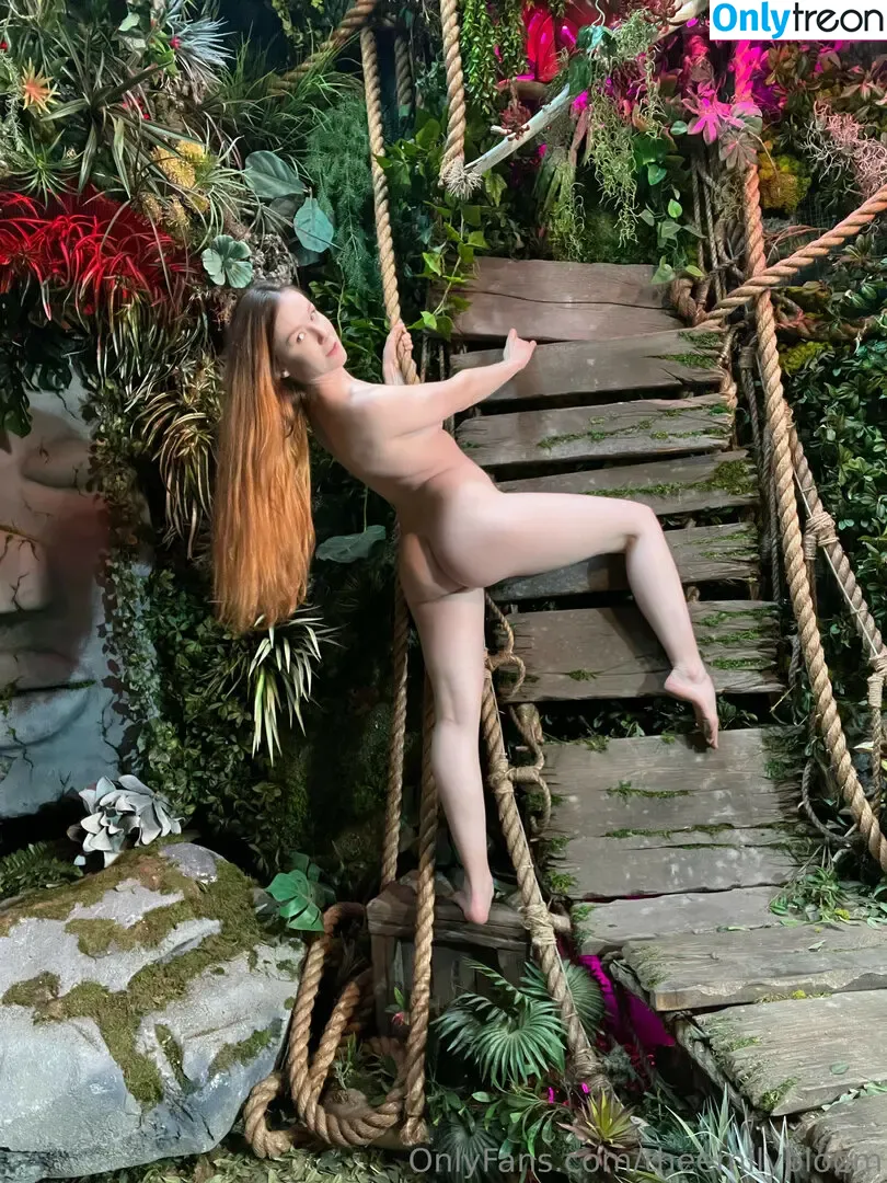 Emily Bloom nude photo #3395 (emilybloomshow / theemilybloom)