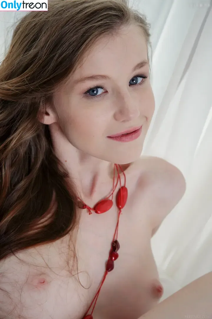 Emily Bloom nude photo #3805 (emilybloomshow / theemilybloom)