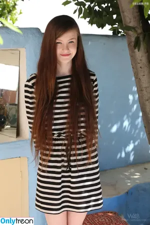 Emily Bloom / emilybloomshow / theemilybloom nude photo #4041
