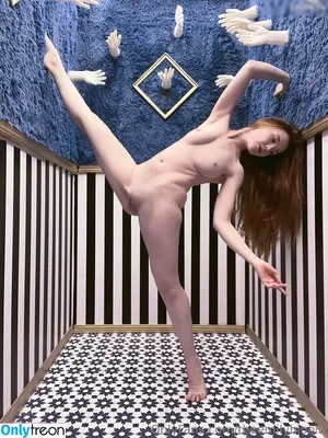 Emily Bloom / emilybloomshow / theemilybloom nude photo #4157