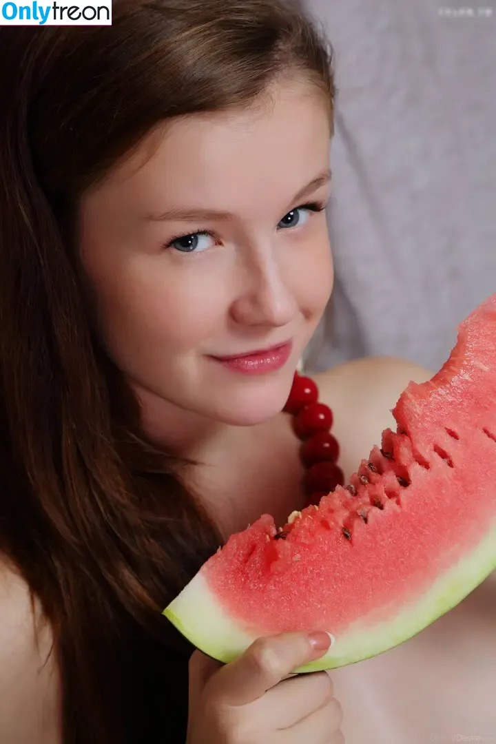 Emily Bloom nude photo #4946 (emilybloomshow / theemilybloom)