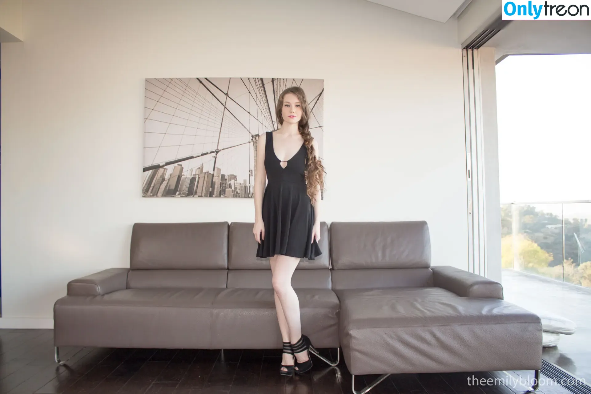 Emily Bloom nude photo #5061 (emilybloomshow / theemilybloom)