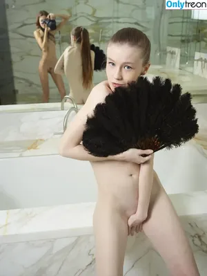 Emily Bloom / emilybloomshow / theemilybloom nude photo #6422