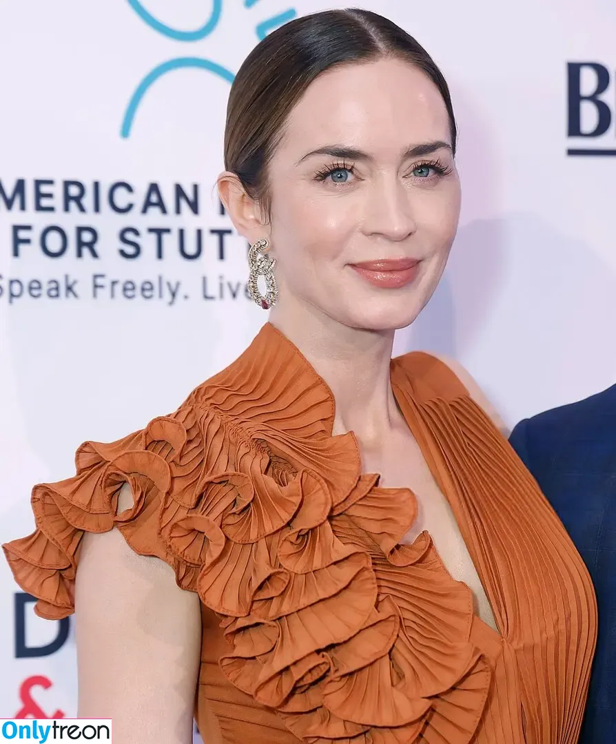 Emily Blunt nude photo #0728 (_emily_blunt_)