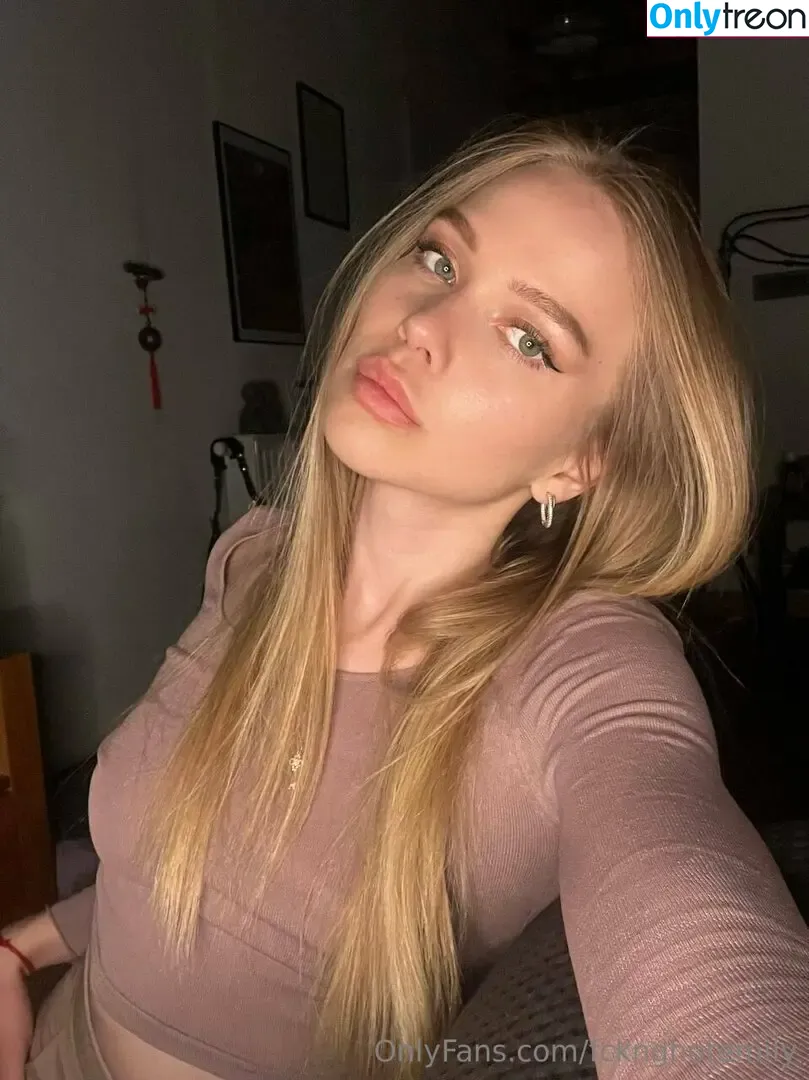 emily_brooklyn nude photo #0018 (emiliebrooklyn_)