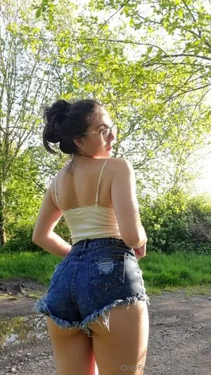 Emily Hill / Emily_Hill33 / Erosahx0 on Twitter / emilyhill / emilyhillxoxo nude photo #0202