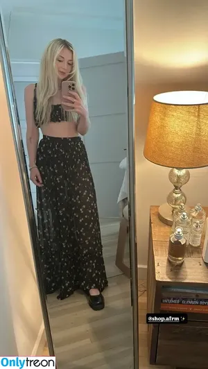 Emily Kinney / emmykinney nude photo #0223