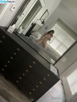 Emily Lynne / MyFreeCams / theemilylynne / themilylynne nude photo #0163
