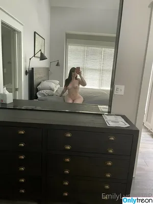 Emily Lynne / MyFreeCams / theemilylynne / themilylynne nude photo #0666