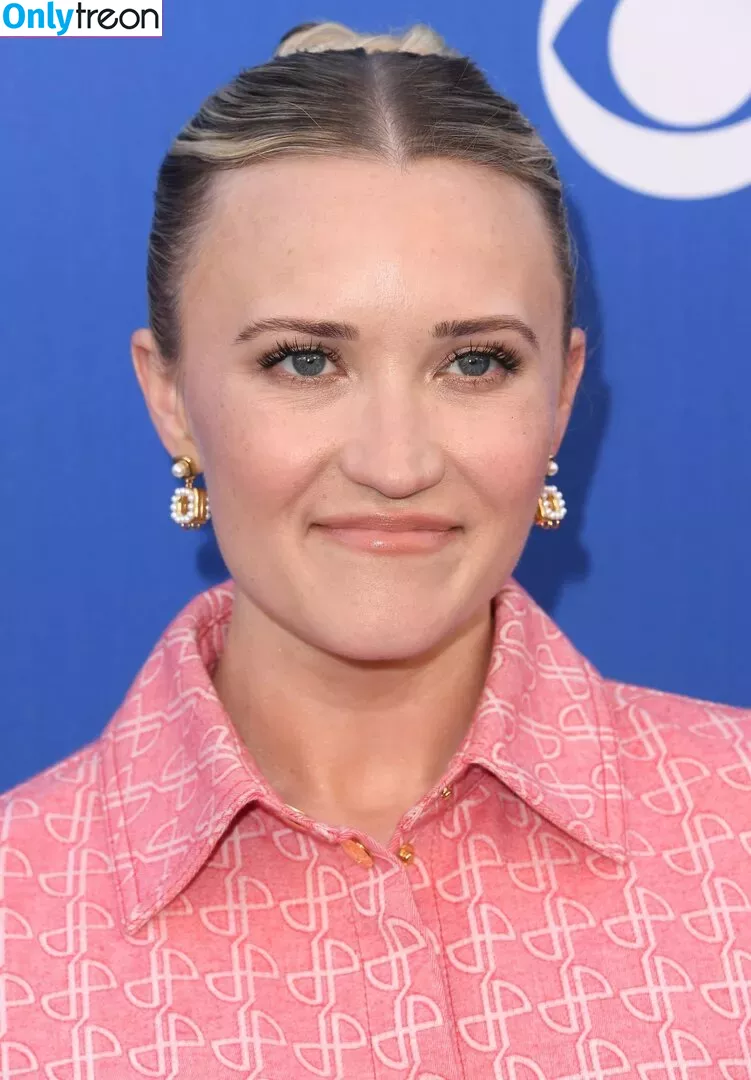 Emily Osment nude photo #0309 (emilyosment / laurenx687)