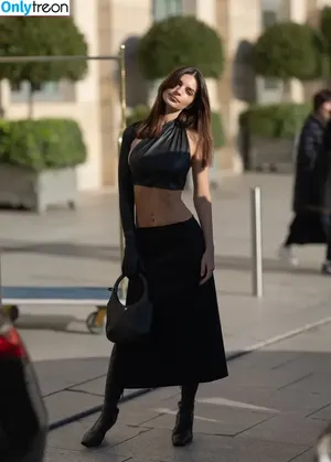 Emily Ratajkowski / emrata nude photo #3313