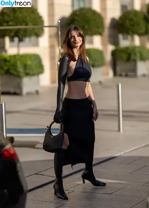 Emily Ratajkowski / emrata nude photo #3319