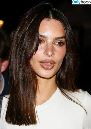 Emily Ratajkowski / emrata nude photo #3356
