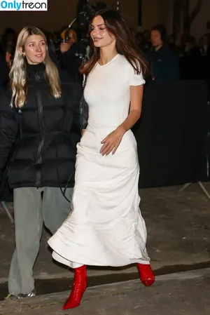 Emily Ratajkowski / emrata nude photo #3382