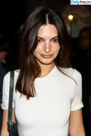 Emily Ratajkowski / emrata nude photo #3384