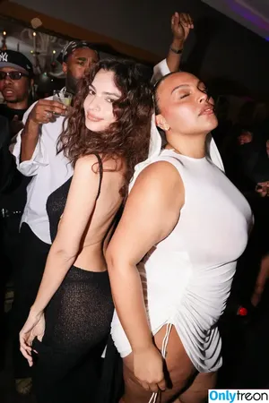 Emily Ratajkowski / emrata nude photo #3414