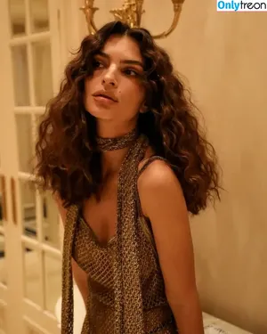 Emily Ratajkowski / emrata nude photo #3417
