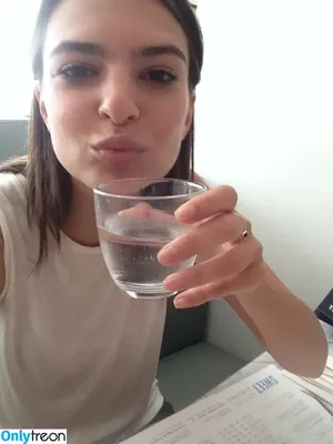 Emily Ratajkowski / emrata nude photo #3561