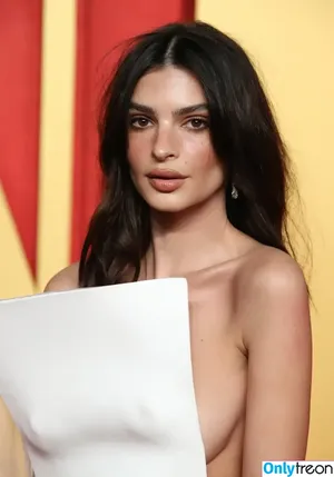 Emily Ratajkowski / emrata nude photo #3630