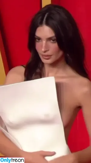 Emily Ratajkowski / emrata nude photo #3639