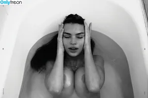 Emily Ratajkowski / emrata nude photo #3741