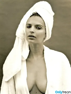 Emily Ratajkowski / emrata nude photo #3750