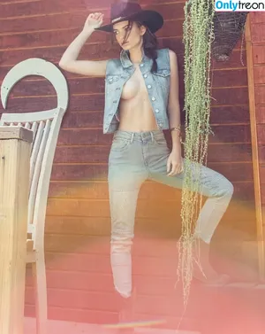 Emily Ratajkowski / emrata nude photo #3798