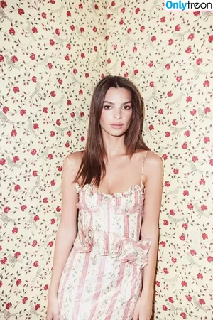 Emily Ratajkowski / emrata nude photo #3849