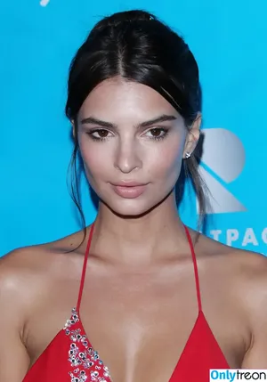 Emily Ratajkowski / emrata nude photo #3913