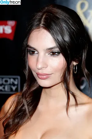 Emily Ratajkowski / emrata nude photo #3962