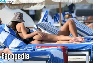Emily Ratajkowski / emrata nude photo #3977