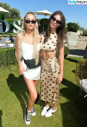 Emily Ratajkowski / emrata nude photo #3994