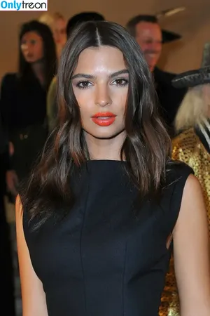 Emily Ratajkowski / emrata nude photo #3995