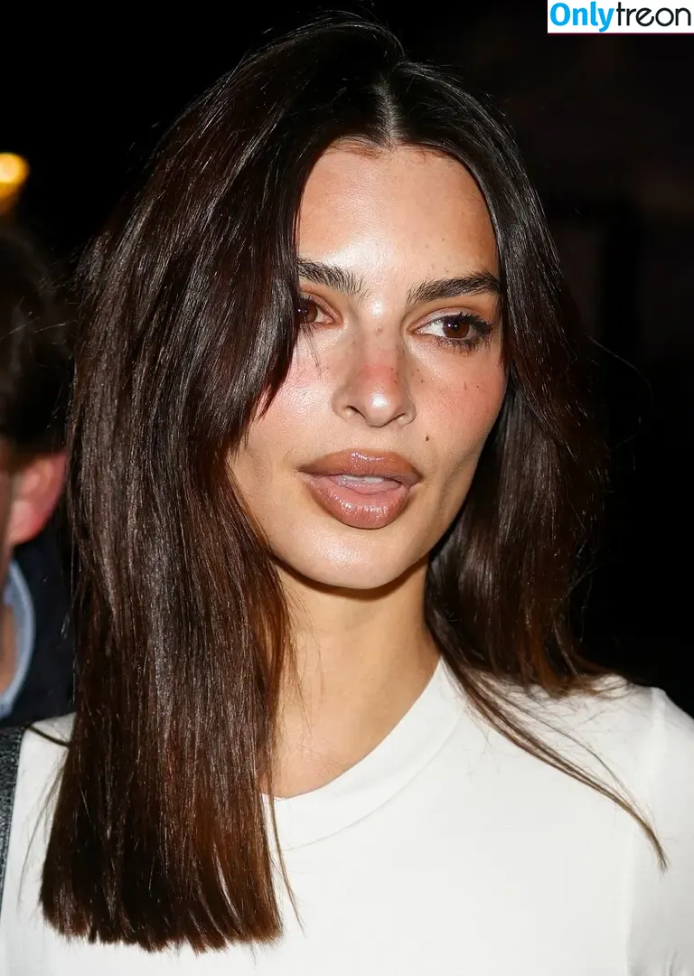 Emily Ratajkowski nude photo #3356 (emrata)