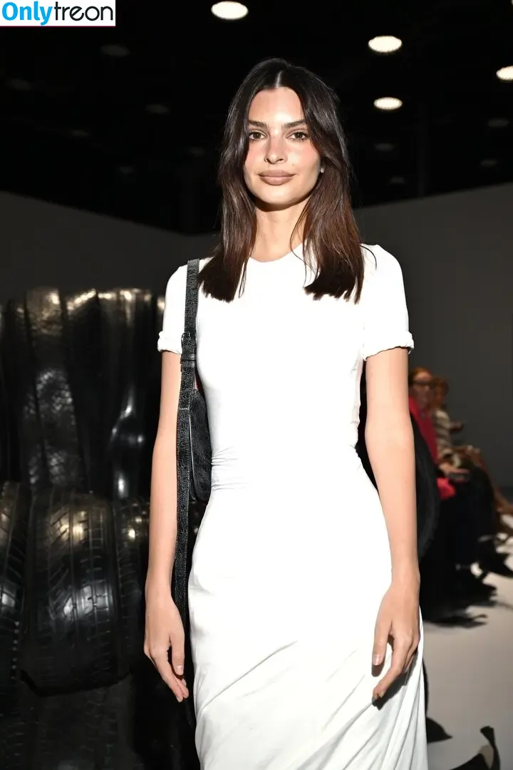 Emily Ratajkowski nude photo #3365 (emrata)